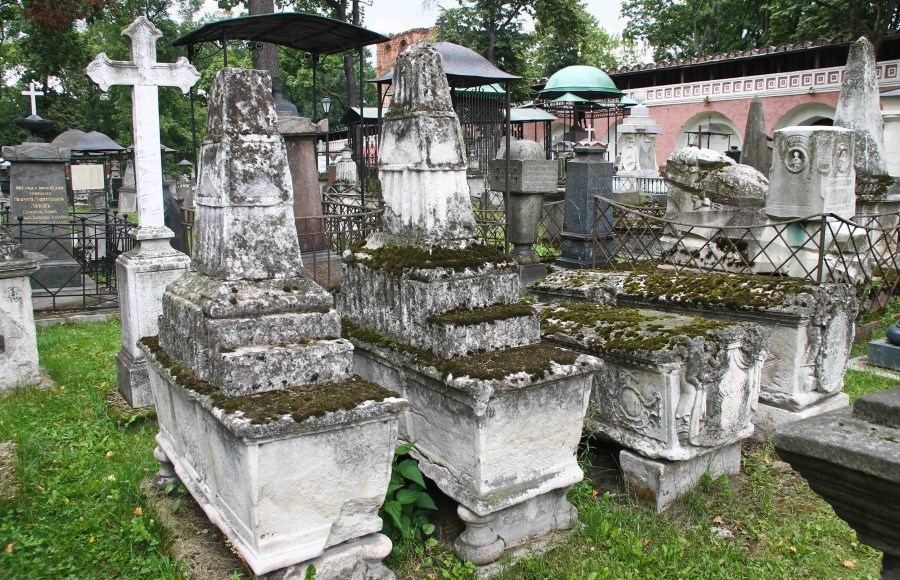 Почему раньше актеров хоронили за кладбищем? » AnsWiki - вопросы и ответы