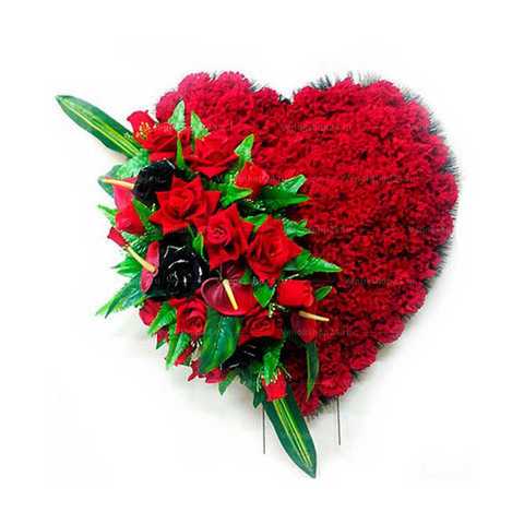 Венок из искусственных цветов розы, гвоздики, антириум