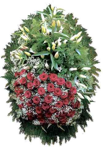 Венок из живых цветов розы и лилии