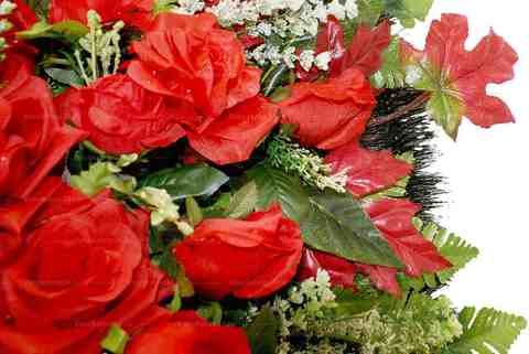 Венок из искусственных цветов розы, акации