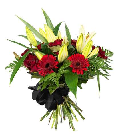 Букет из живых цветов красные розы, герберы, лилии