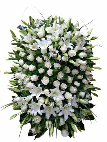 Венок из живых цветов розы и лилии