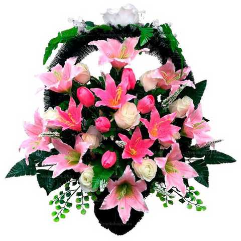 Корзина из искусственных цветов розы, тюльпаны, лилии