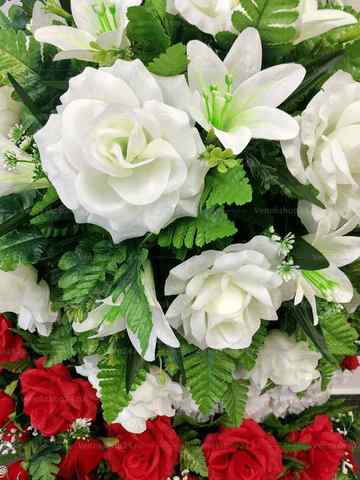 Венок из искусственных цветов гвоздики, розы, лилии