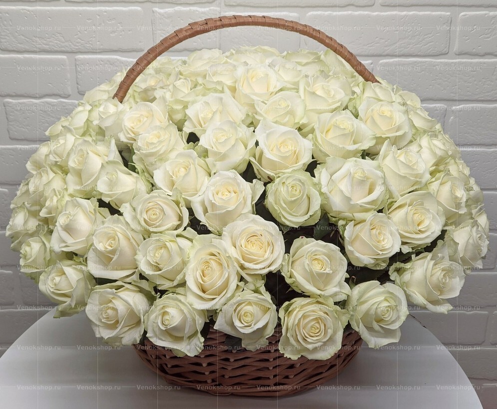 Ритуальная корзина из живых цветов 100 белых роз от 15 100 руб - купить повыгодной цене в Москве