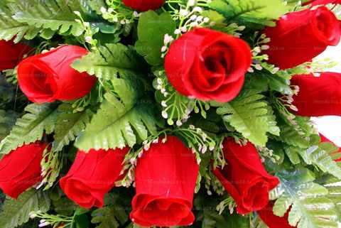 Венок из искусственных роз