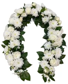 Композиция в изголовье из живых цветов №12