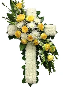 Крест из живых цветов №7