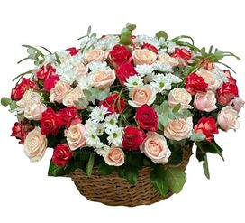 Ритуальная корзина из роз, хризантем и эвкалипта