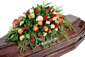 Композиция на гроб из живых цветов №4