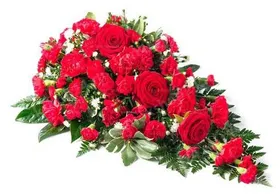 Траурный букет из красных гвоздик и роз