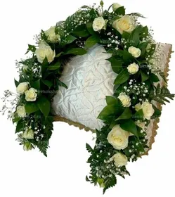 Композиция в изголовье из живых цветов №11