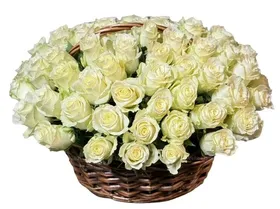 Ритуальная корзина из живых цветов 70 белых роз