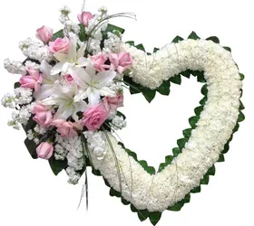 Сердце из живых цветов №9