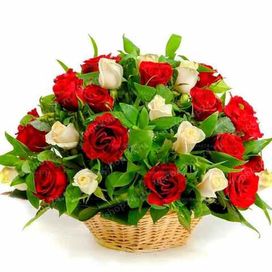Ритуальная корзина из живых цветов 40 красных и белых роз