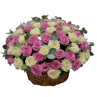 Ритуальная корзина из живых цветов 100 розовых и белых роз и салал