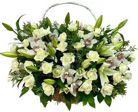 Ритуальная корзина из живых роз, лилий и орхидей