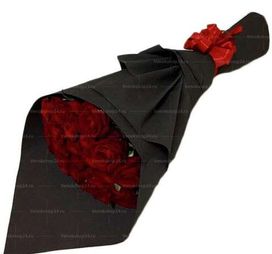 Траурный букет из 20 красных роз
