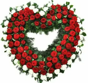 Сердце из живых цветов №3